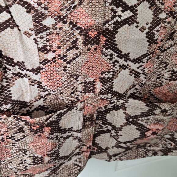 Koi Stretch Snake Patterned Scrub Top XS - Picture 3 of 4